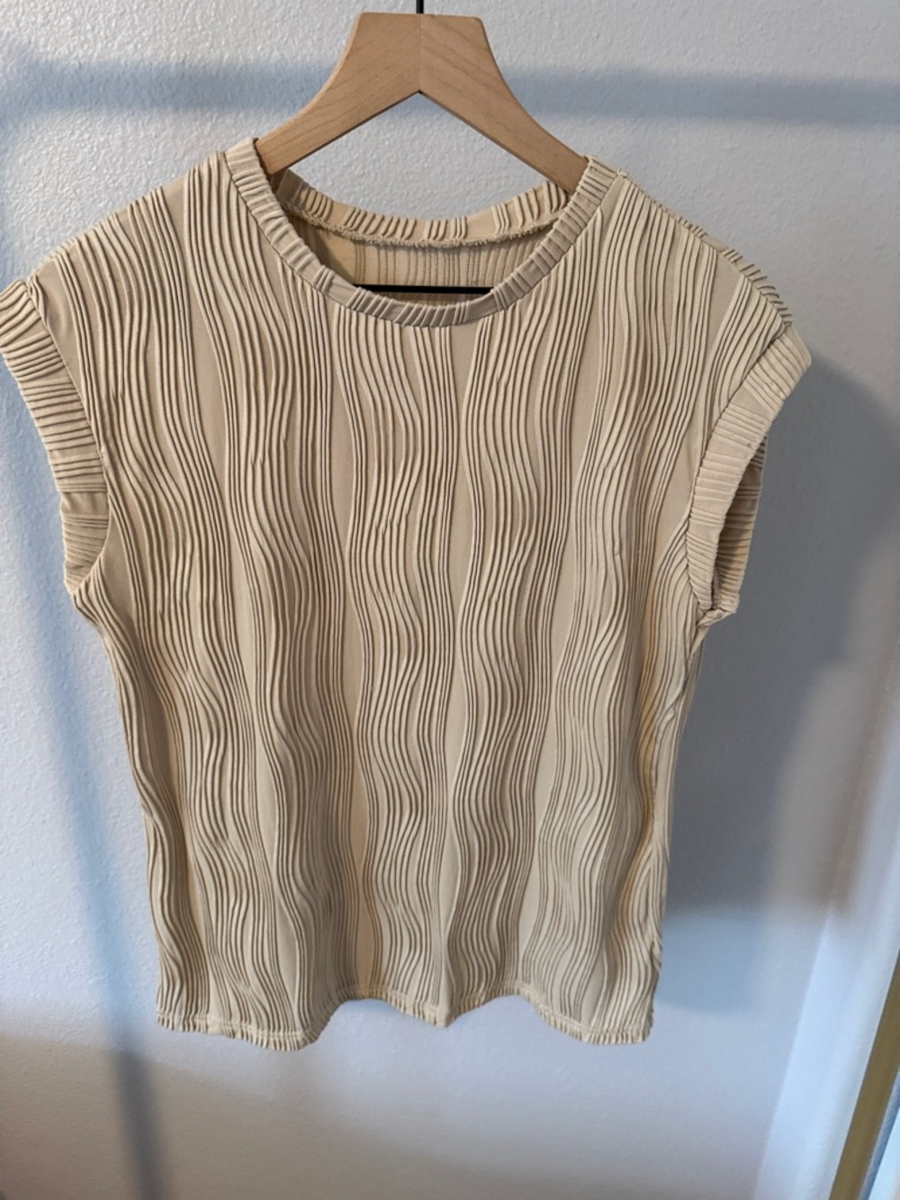 Cream Textured Wave-Print Cap Sleeve Top Size M